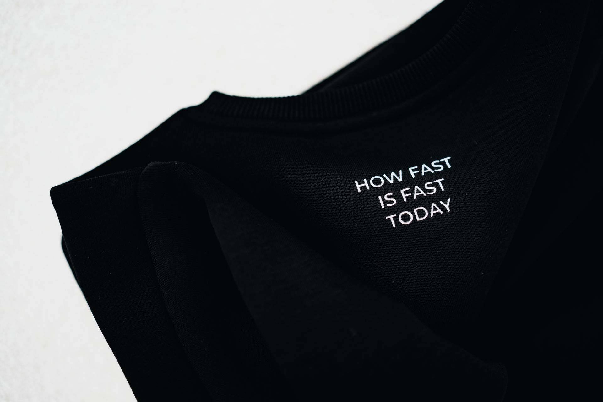 Schwarzes Cruisefire Speed Legacy T-Shirt – exklusive Supercar Fashion für Sportwagenfahrer