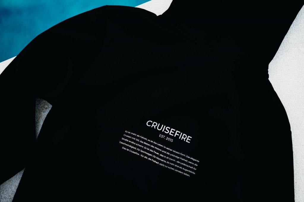 Schwarzer Cruisefire Speed Legacy Hoodie – exklusive Sportwagen Lifestyle Kollektion