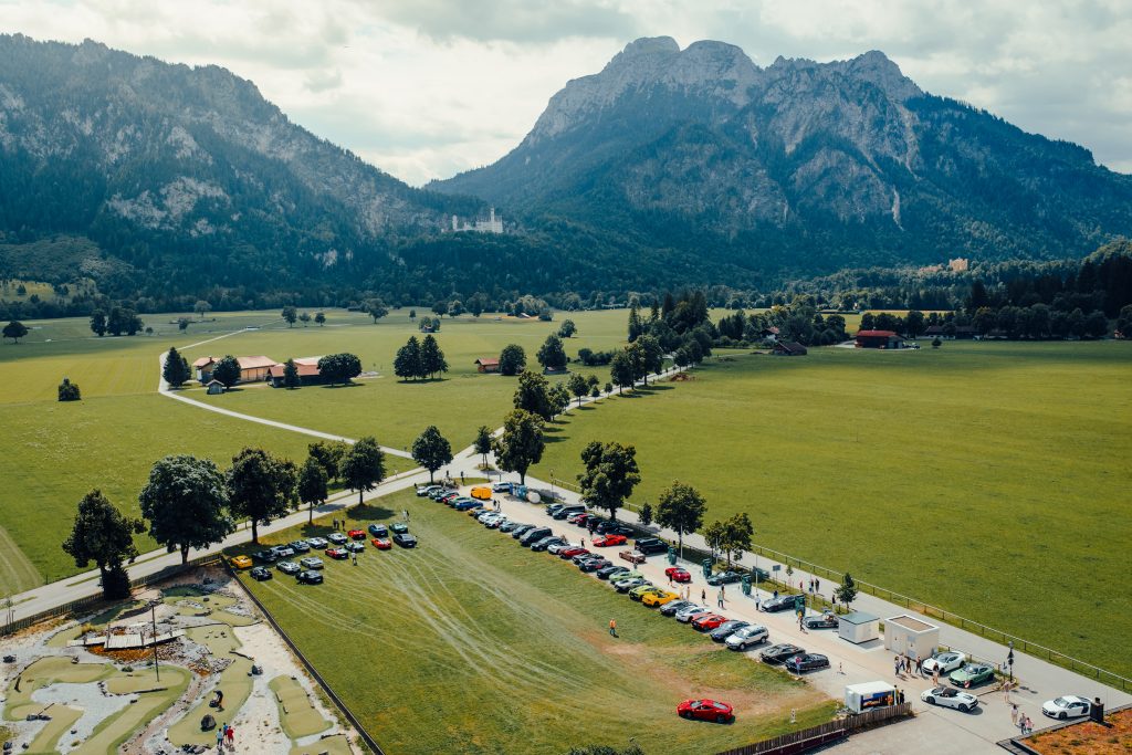 Concorso di Bavaria 2025 – exklusives Sportwagentreffen in München, Deutschland mit Ferrari, Lamborghini, McLaren und Porsche. Veranstaltet von Cruisefire mit HK Engineering und Ausstellung bei Schloss Hohenkammer.
