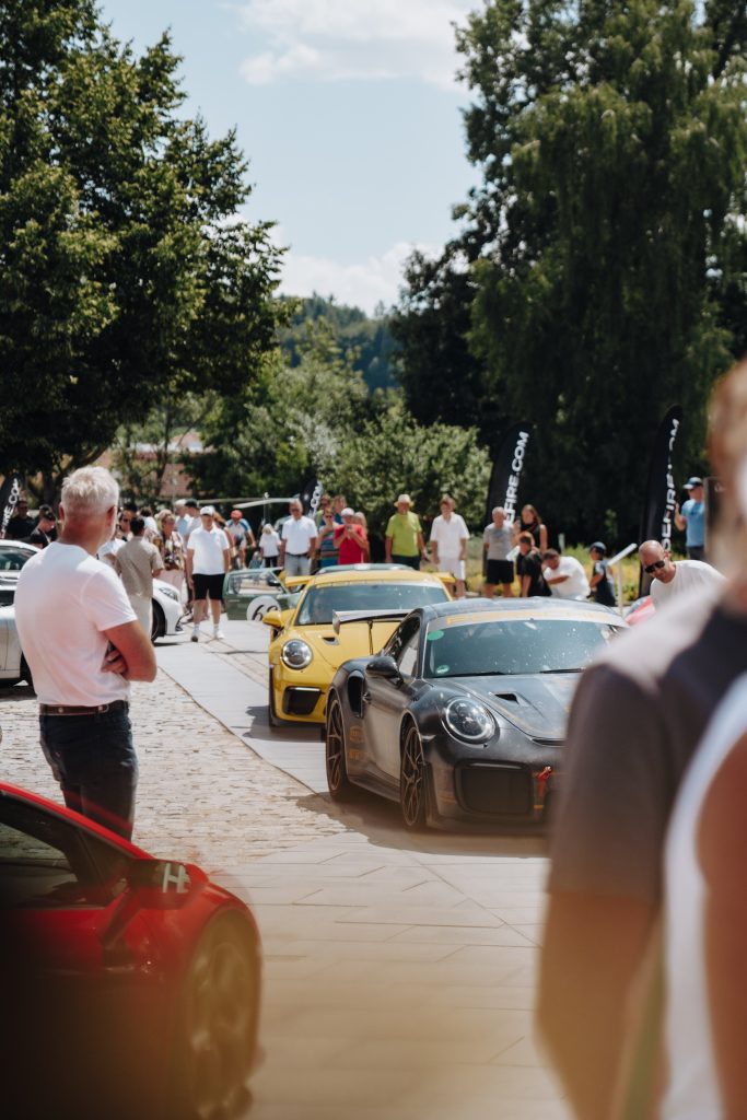 Concorso di Bavaria 2025 – exklusives Sportwagentreffen in München, Deutschland mit Ferrari, Lamborghini, McLaren und Porsche. Veranstaltet von Cruisefire mit HK Engineering und Ausstellung bei Schloss Hohenkammer.