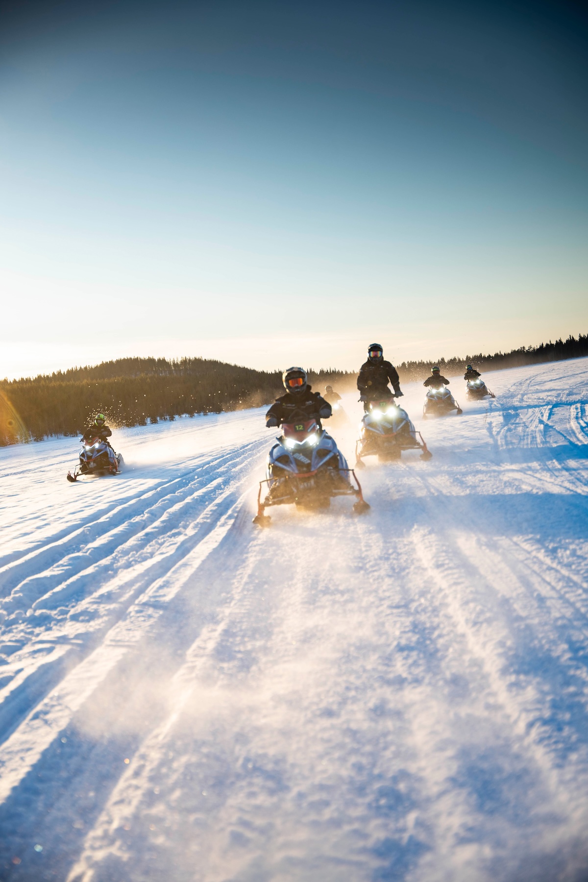 Cruisefire BELOW ZERO 2026 in Arvidsjaur Lappland – exklusives Arctic Adventure für Unternehmer und Sportwagen-Enthusiasten mit Drift, Schneemobil, Huskys und Spa