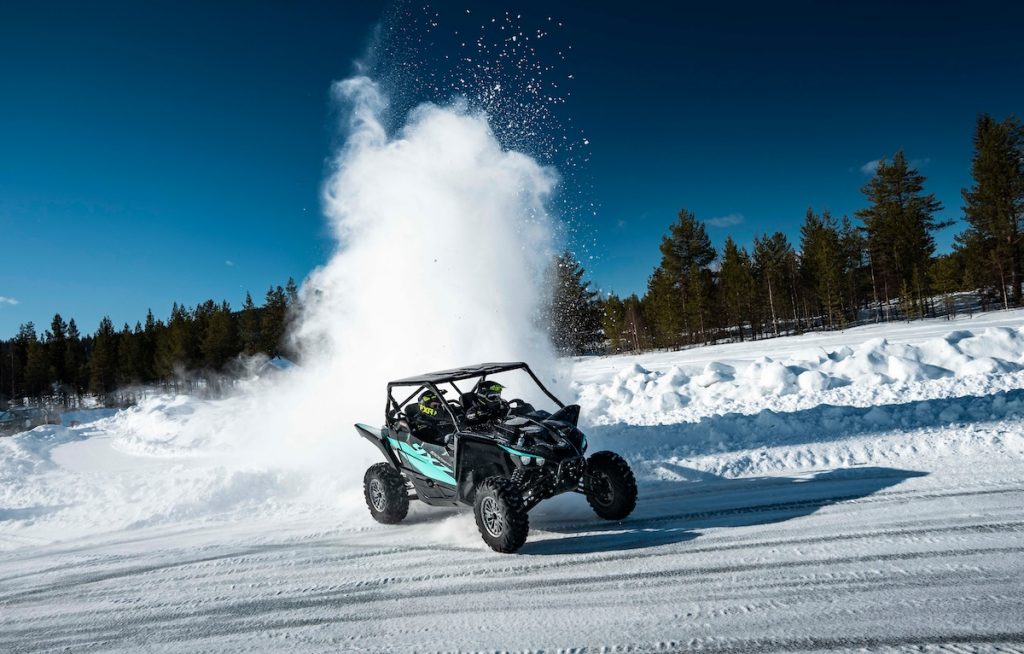 Cruisefire BELOW ZERO 2026 in Arvidsjaur Lappland – exklusives Arctic Adventure für Unternehmer und Sportwagen-Enthusiasten mit Drift, Schneemobil, Huskys und Spa