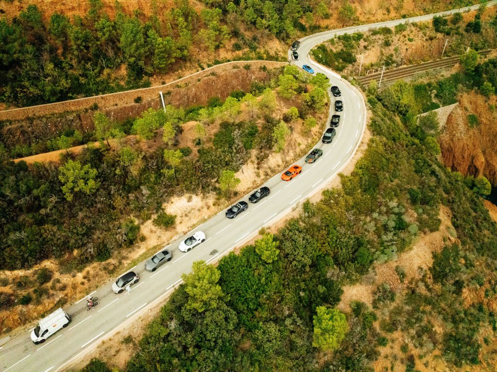 Cruisefire Anniversary Drive 2025 – exklusive Sportwagentour für Unternehmer mit Ferrari, Lamborghini, Porsche und McLaren. Route von München über Gardasee, Côte d’Azur, Piemont bis in die Pyrenäen.