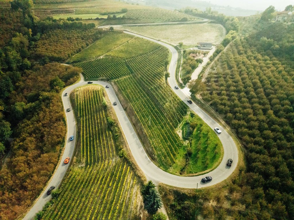 Cruisefire Anniversary Drive 2025 – exklusive Sportwagentour für Unternehmer mit Ferrari, Lamborghini, Porsche und McLaren. Route von München über Gardasee, Côte d’Azur, Piemont bis in die Pyrenäen.