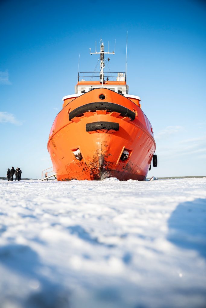 Cruisefire BELOW ZERO 2026 in Arvidsjaur Lappland – exklusives Arctic Adventure für Unternehmer und Sportwagen-Enthusiasten mit Drift, Schneemobil, Eisbrecher und Spa