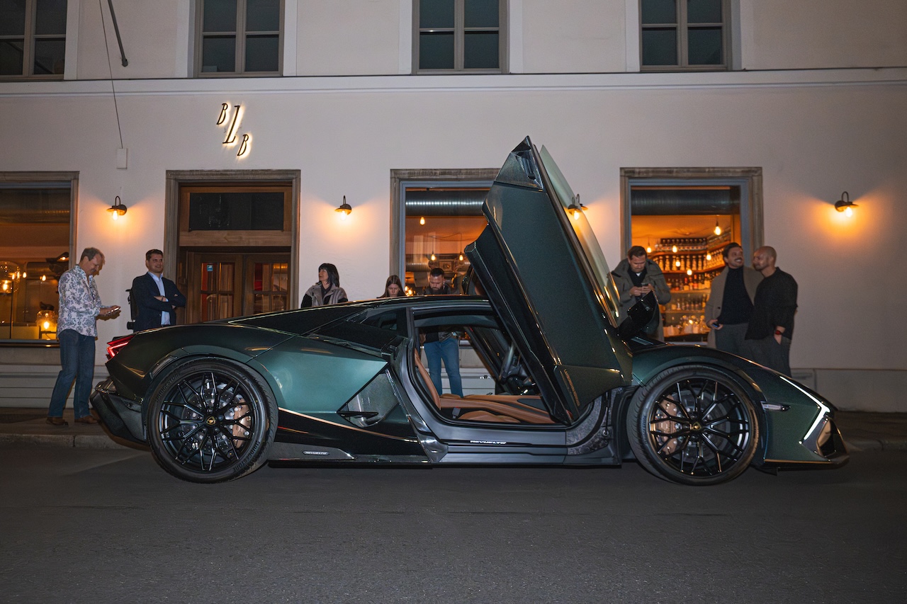 Dine & Drive 2025 – exklusives Unternehmer-Dinner in der Burger & Lobster Bank München mit Sportwagen und Networking.