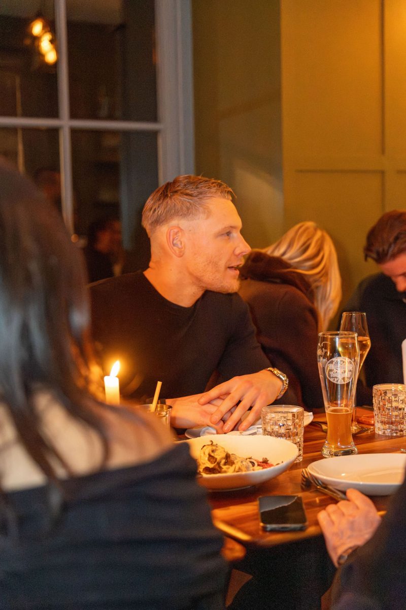 Dine & Drive 2026 – exklusives Unternehmer-Dinner in der Burger & Lobster Bank in München mit Sportwagen und Networking.