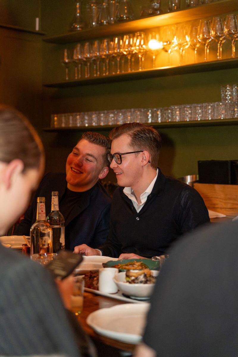 Dine & Drive 2026 – exklusives Unternehmer-Dinner in der Burger & Lobster Bank in München mit Sportwagen und Networking.