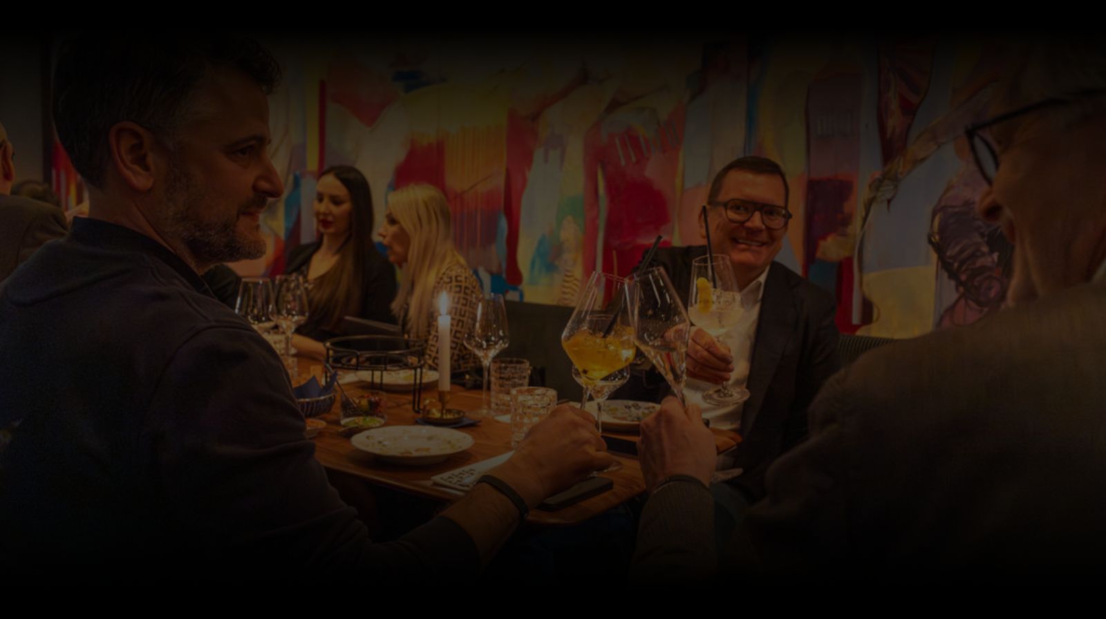 Gäste beim hochwertigen Networking Dinner des Cruisefire Dine and Drive München 2026