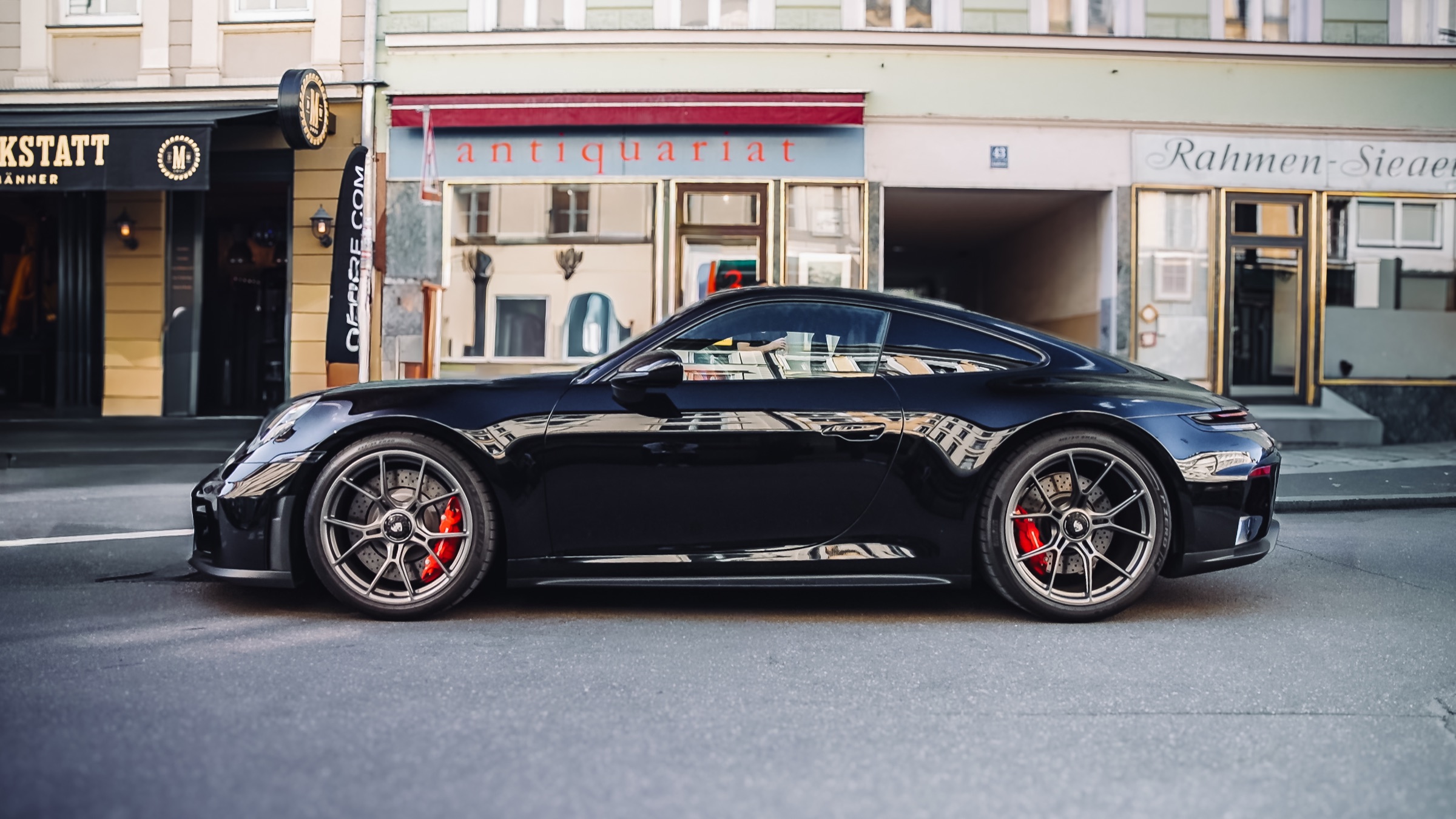 Schwarzer Porsche beim Cruisefire Dine & Drive München