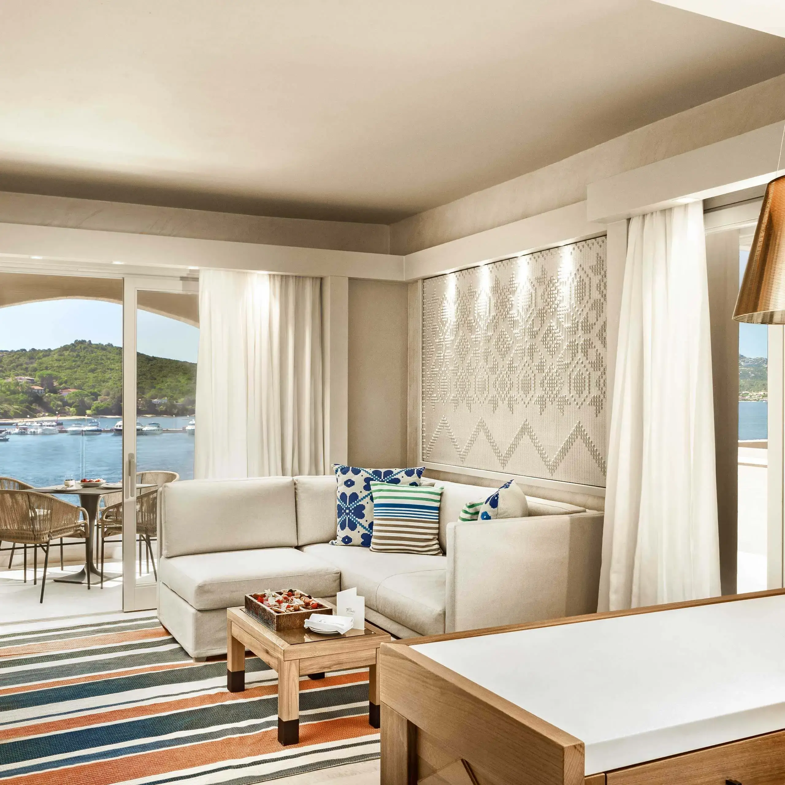 Rooftop Suite mit Meerblick im 7Pines Resort Sardinia beim Cruisefire Summer Drive 2026
