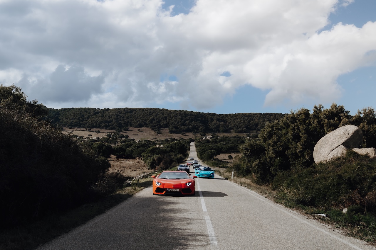 Sportwagenkolonne beim Cruisefire Summer Drive Sardinien 2026