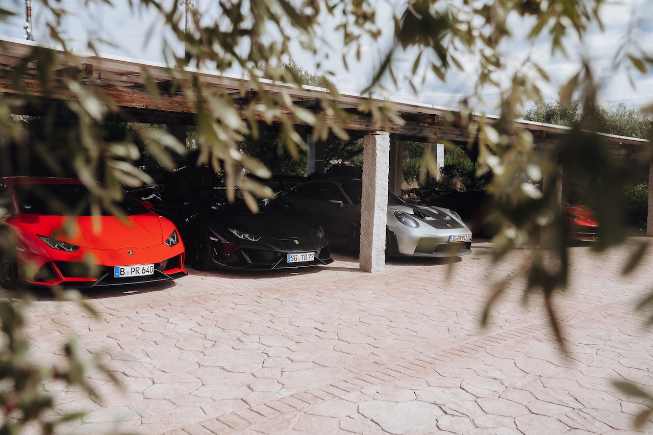 Flotte aus Lamborghini und Porsche für eine private Cruisefire Markenreise auf Sardinien