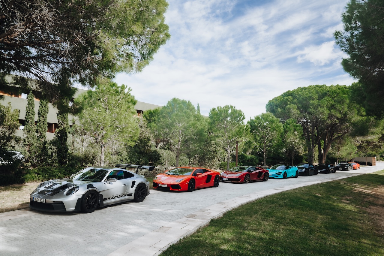 Sportwagenkolonne beim Cruisefire Summer Drive Sardinien 2026