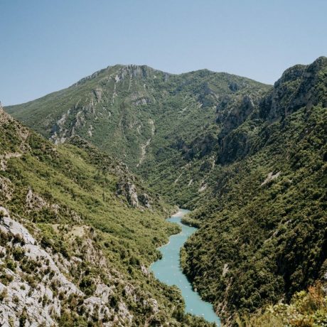 Ultimate Drive 2021 – Sportwagentour Bodensee bis Costa Brava Ultimate Drive 2021 – exklusive Sportwagentour von Cruisefire. Start bei PAMO am Bodensee, Route über den Mont Blanc nach Monaco ins Fairmont Hotel, weiter nach Saint-Tropez ins Hotel Sezz und Finale an der Costa Brava mit Ferrari, Lamborghini, Porsche und McLaren.