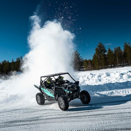 Cruisefire BELOW ZERO 2026 in Arvidsjaur Lappland – exklusives Arctic Adventure für Unternehmer und Sportwagen-Enthusiasten mit Drift, Schneemobil, Huskys und Spa