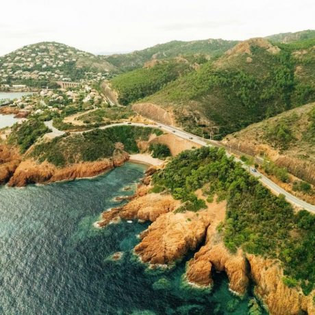 Cruisefire Anniversary Drive 2025 – exklusive Sportwagentour für Unternehmer mit Ferrari, Lamborghini, Porsche und McLaren. Route von München über Gardasee, Côte d’Azur, Piemont bis in die Pyrenäen.